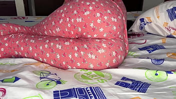 Preview 1 of Hepyy Sery - Mi Hijastra Inocente Buscando en el Closet mientras yo la Veo y la Agarro por el Culo