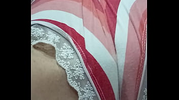 Preview 3 of Vybrat Kley Plitki Vannoy Na Pol - Estaba lista para ir a dormir,  pero me empezaron a decir cosas y se me moj&oacute_ el shortcito