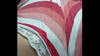 Preview 1 of Vybrat Kley Plitki Vannoy Na Pol - Estaba lista para ir a dormir,  pero me empezaron a decir cosas y se me moj&oacute_ el shortcito