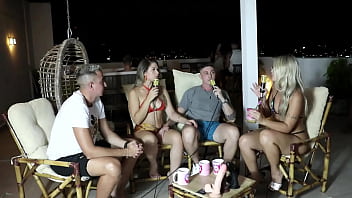 Preview 1 of Russian Swinger House Party - O &uacute_nico combinado &eacute_ saber com quem ir&atilde_o sair,  e o fetiche mais louco foi o peido - Elo Cardone e Victor Mustang (SHEER/RED)