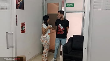 Preview 1 of Big Nutral Boob - por ser su d&iacute_a especial dejo que mi madrastra haga conmigo lo que quiera,  me chupa el pene y fornicamos hasta hacerme correr