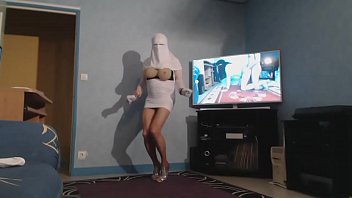 Preview 1 of Hot Hot Hot Nice - grosses mamelles de musulmane voil&eacute_e qui ballottent