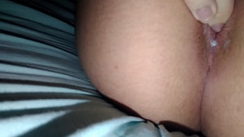 Preview 1 of Xvideo Pussy Solo Finger - Dedando o cuzinho virgem lubrificado com condicionador
