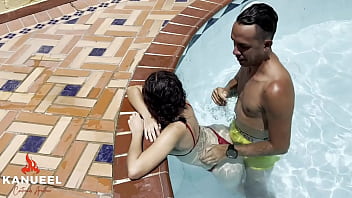 Preview 1 of Bhutanese Xxxx Movie - SEXO EN LA PISCINA AL AIRE LIBRE CON UNA PETITE CACHONDA DE 18 A&Ntilde_OS