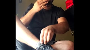 Preview 2 of M P Indore - curtindo um cigarro e mostrando o pezao 44