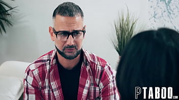 Preview 3 of Ardas Cojiendo Con Musica - Heartbroken Stepdad Fucked his Stepdaughter Isabella Nice