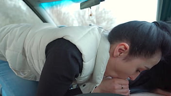 Preview 2 of Badan Mantab - Beauty sucks me off in her car