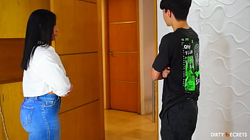 Preview 2 of Ls Window Show - REAL ESTATE AGENT FUCKS A CLIENT WHILE SHOWING A HOUSE