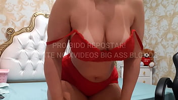 Preview 1 of Bound Sub Locksy - Dan&ccedil_a sensual de shortinho gg e rebolando seu enorme  bunda