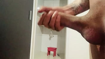 Preview 3 of Vuclip Hd - Novinho dotado batendo punheta e gemendo