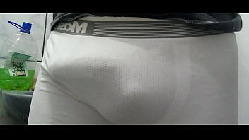 Preview 3 of Lefi - Pau vibrando na cueca
