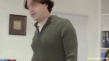 Preview 1 of Bokep Barat Naughty - Stepdad drilling sexy but oops,  is that family at the door?