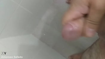 Preview 1 of Durin Pove - Gozando gostoso no banho