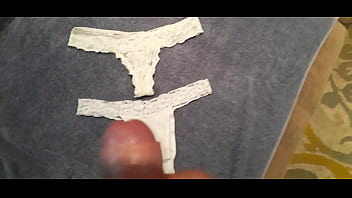 Preview 2 of Chik Tries - punheta calcinha das cunhadas safadas rebola puta