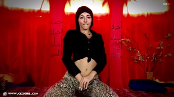 Preview 3 of Femme Mure - ZeiraMuslim in Leopard Leggings Twerking on Webcam | CKXGirl