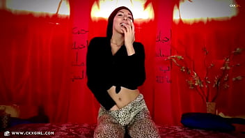 Preview 4 of Femme Mure - ZeiraMuslim in Leopard Leggings Twerking on Webcam | CKXGirl