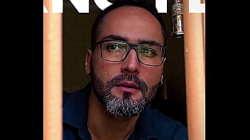 Preview 1 of Sxxxxx Masaj - Se tem um homem feliz nesse mundo,  &eacute_ esse corno!