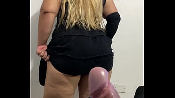 Preview 1 of Hiy Fay Xxx - La Culona esposa de mi jefe se pasa de tragos y me visita en mi habitaci&oacute_n. final feliz - casero real