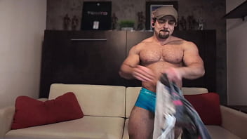 Preview 2 of Teen Pov Creamt - Straight bodybuilder shows off by flexing and posing huge muscular body