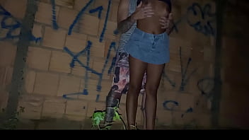 Preview 2 of Fresh Tube Porn Sova - LEVEI MINHA NENHINA NA CASA DE CONTRUSAO LEVANTEOI SEU SHORTINHO E COMI SEU CU