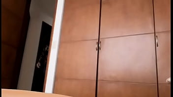 Preview 1 of Grab A Ball - la hijastra de la pastora se graba en el cuarto de su casa mostrando las tetas para su amigo de la iglesia