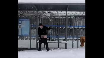 Preview 2 of Tamia Friend - Mi ojete en la nieve