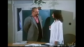 Preview 1 of Wwwxxxkajal A - Roberto Malone e Sarah Young in Le porcone volanti 2