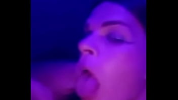 Preview 4 of Miri Woman - putinha cdzinha da boca gulosa fazendo um boquete no carnaval