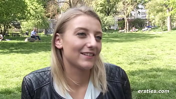 Preview 1 of Semi Lesby Japanes - Ersties: Die 19-j&auml_hrige Tamara fingert sich von hinten mit 3 Fingern