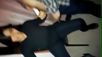 Preview 2 of Hq Porn Glorirole - Mujer le mama la verga a dos hombres y se traga la leche en vivo