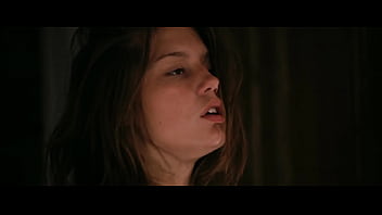 Preview 2 of Suami Isteri Cina - Blue Is The Warmest Color (2013)