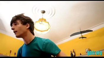 Preview 1 of Sip Prc - Gay dude sucks a fat knob