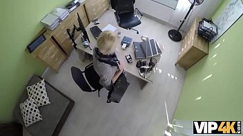 Preview 2 of 89 Fuck - VIP4K. Blondes Fraulein hat Sex fur Bargeld mit hubschen Kredit-Agent