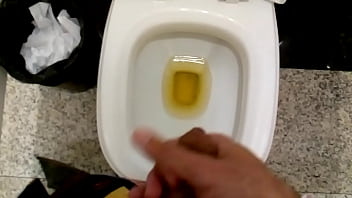 Preview 2 of Old Ghetto - Punheta no banheiro do Shopping