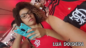 Preview 1 of China And White - Novinha Flamenguista Lua Doidera Mostrando a buceta no meio da torcida do flamengo no maracana - casaldoidera