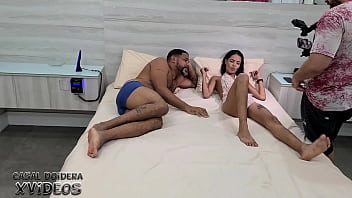 Preview 1 of Fazendo Sexo Com Cavalo - Bastidores da filmagem da novinha Karolzinha liberando muito cu e falando como faz pra gravar mesmo sendo casada
