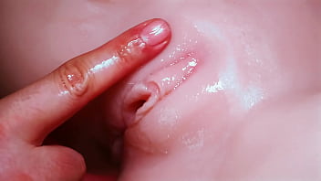 Preview 1 of Beautiful Lip - Fuck the pussy of a mature woman.