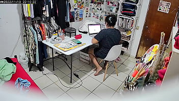 Preview 1 of Amateur Molestede - Espiando a mi cu&ntilde_ada gordita mientras hace la tarea de la escuela