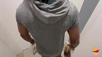 Preview 2 of Nice Ass Shorts - ELETRICISTA RABUDO FOI FAZER UMA REPARA&Ccedil_&Atilde_O NA TOMADA DO FLAT E TERMINOU TOMANDO NO C&Uacute_ DUAS PIROCAS E DE CABE&Ccedil_A PRA BAIXO AGUENTOU FUNDO.