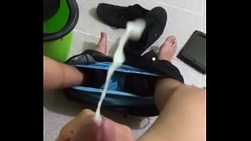 Preview 2 of Porn Tubezar - Eyaculando a chorros