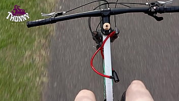Preview 1 of Transexual Pajas - Isso acontece quando eu saio pedalar com tes&atilde_o