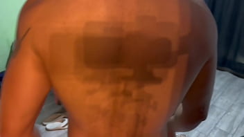 Preview 1 of Hot Bhabhi Sexy Com - El chico vino a pintar mi cuarto y termino empin&aacute_ndose,  lo agarre a cuatro patas sin piedad y sin condon