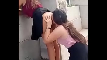 Preview 1 of Hot Men Fucking Men - Lesbianas Mexicanas me piden que las grabe mientras su amiga le mama el culo