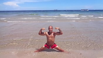 Preview 1 of Kelly Brook Tube - JERSEY SHORE PORN STAR THE ITALIAN POUND MACHINE MAXXX LOADZ