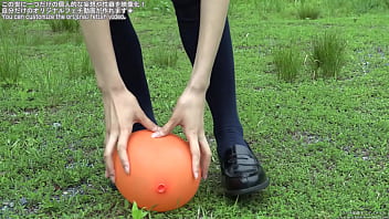 Preview 2 of Sunny Lion Indian Actor - Balloon popping