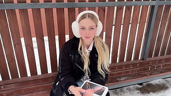 Preview 1 of Small Cut Girl - A Stranger Was Divorced for Sex by Offering a New Iphone