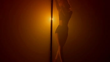 Preview 2 of Eyaculadoras - POLE DANCE STRIP TEASE DAN&Ccedil_A SENSUAL