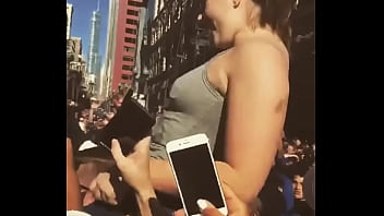 Preview 2 of Bf Fuck Gf At The Taxi - chicago cubs parade flashing boobs