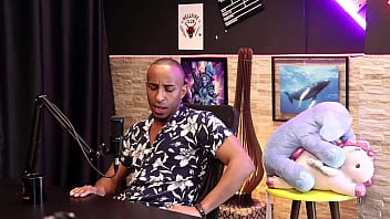 Preview 1 of Son Come In Mom Mouth - Contou como entrou no porn&ocirc_,  n&atilde_o grava outros g&ecirc_neros,  gosta do amador e fala sobre seus filhos - Negro Top Del&iacute_cia (SHEER/RED)