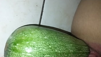 Preview 4 of Girls Shareing - Calabaza en mi ano